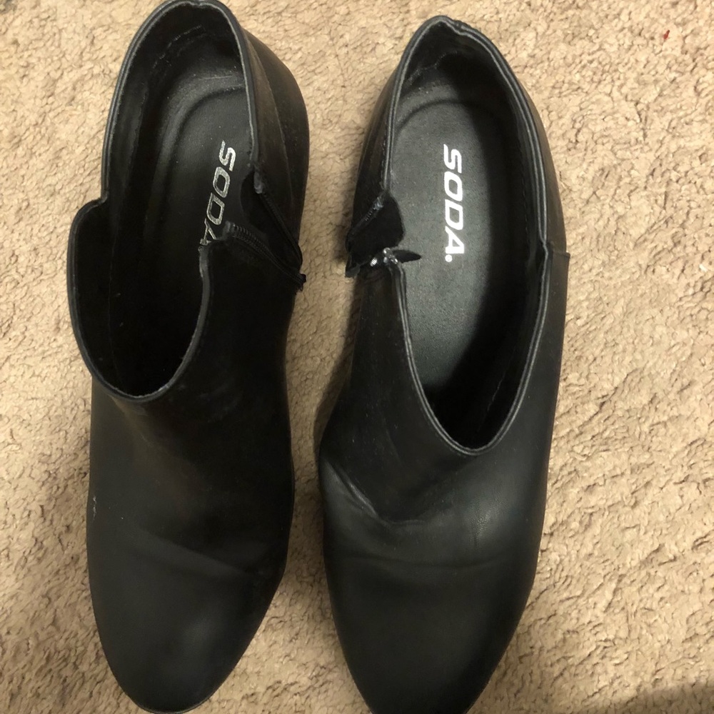 Women’s black Ankle booties (Soda brand) sz 10